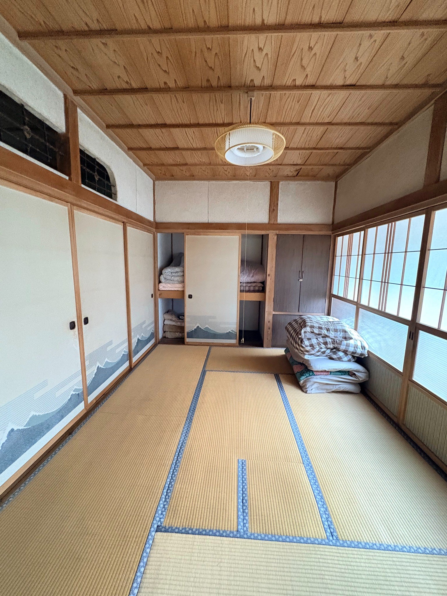 Long tatami room and sunlit windows in the house